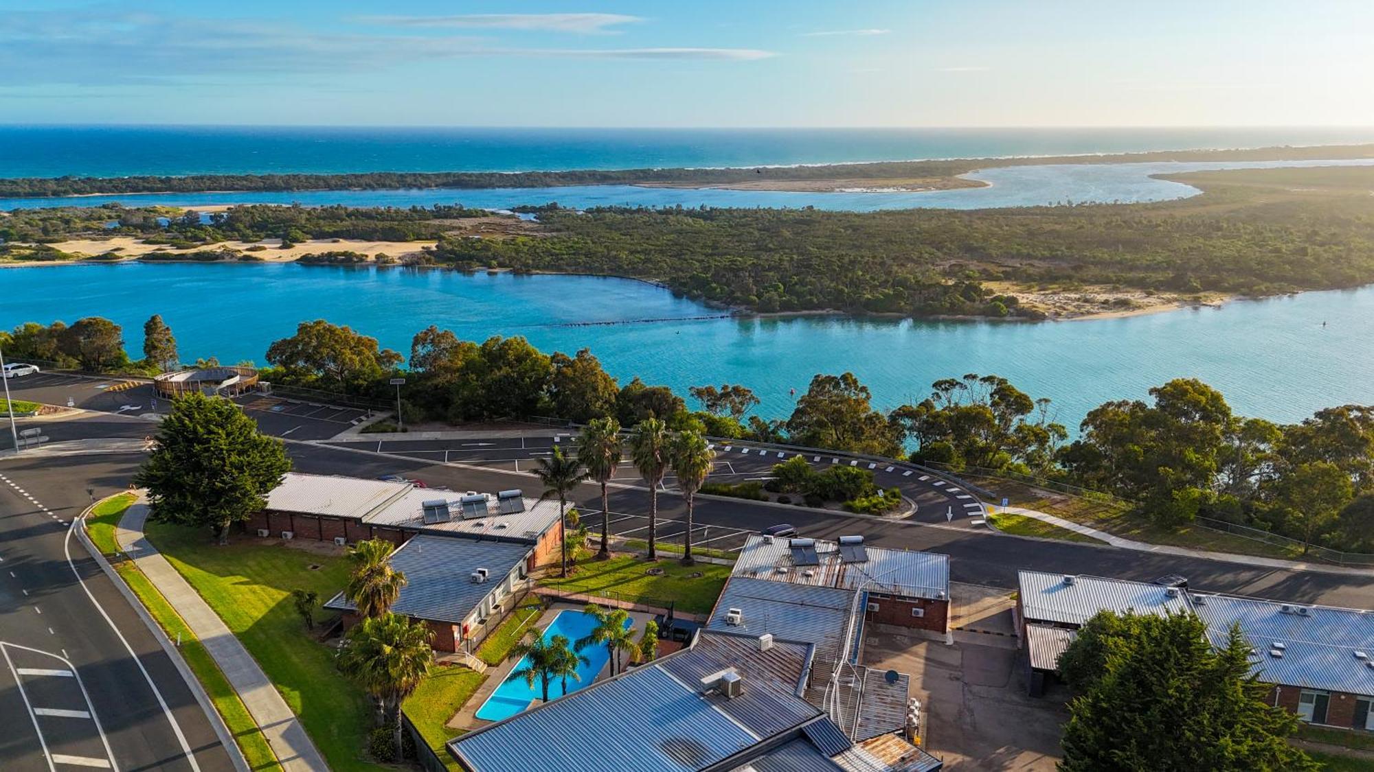 Ocean Views Motel Lakes Entrance Exterior photo